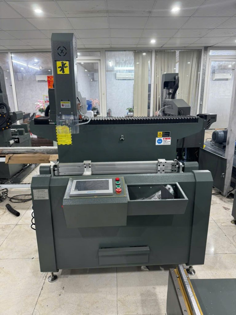 Máy khoét khoá cnc nhà jirui